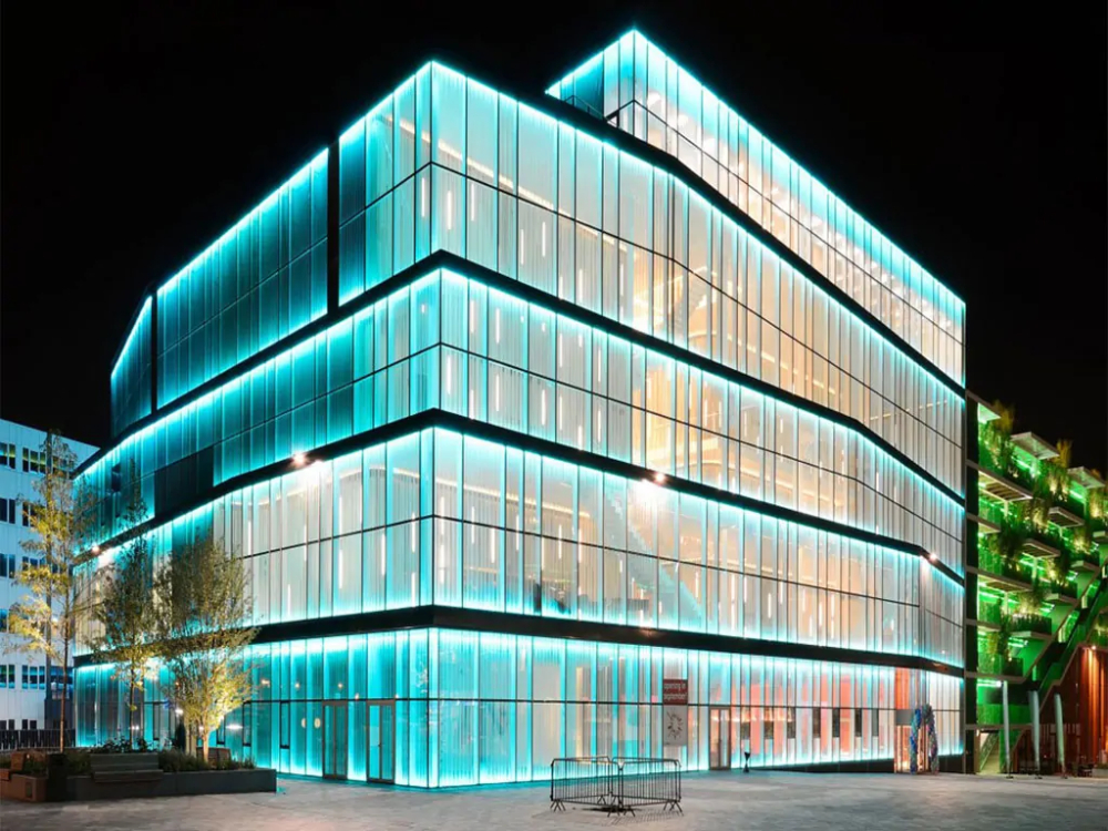 Cách thiết kế ánh sáng mặt tiền kính