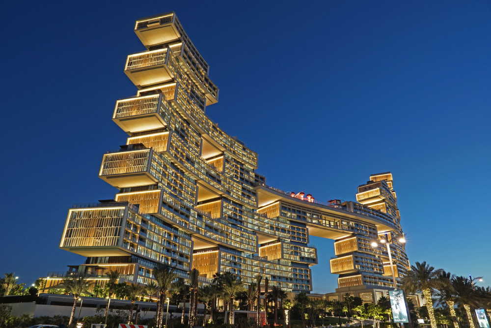 Cách thiết kế ánh sáng mặt tiền giật cấp