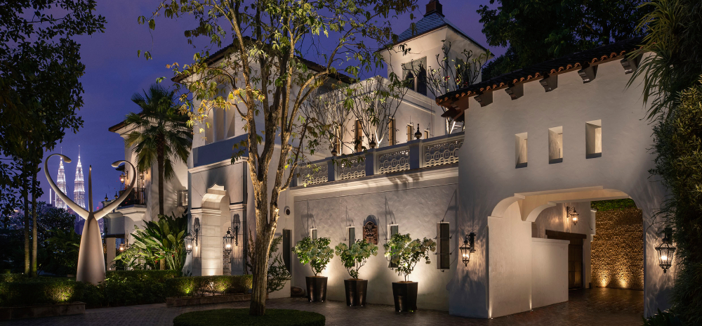 Cách thiết kế ánh sáng mặt tiền có ô cửa sổ