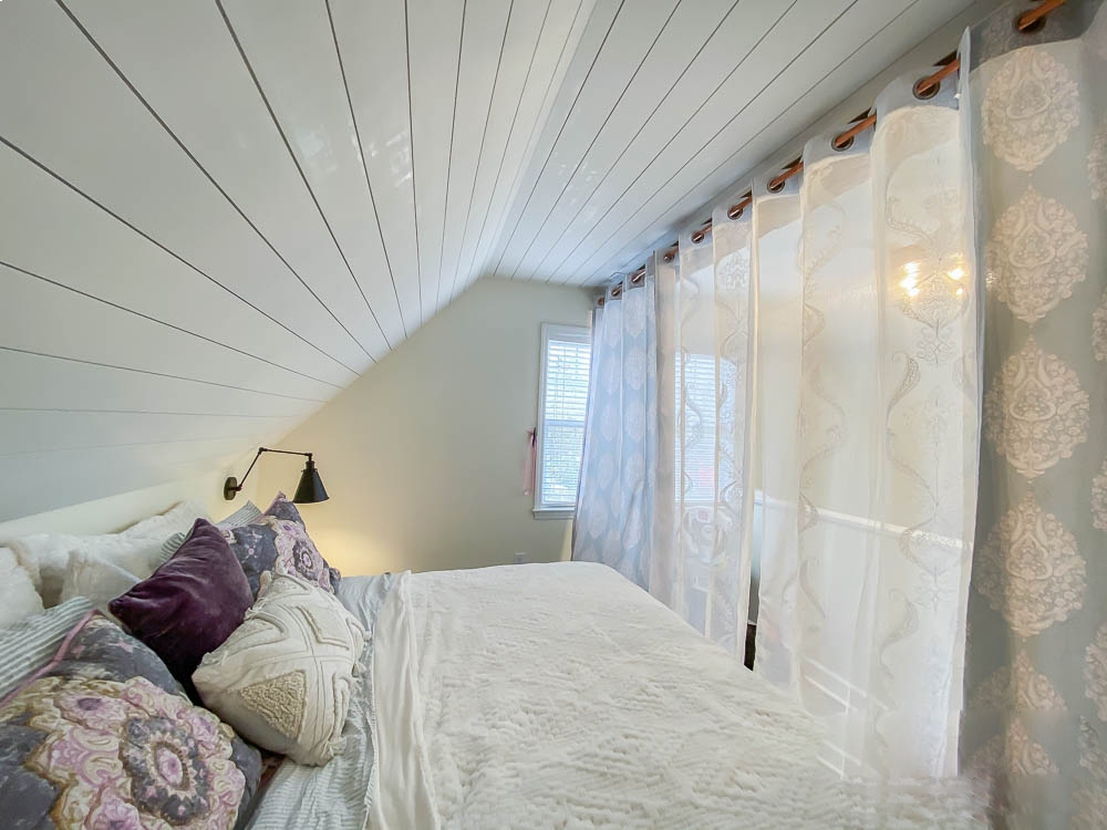 Cách trang trí phòng ngủ trên gác xép