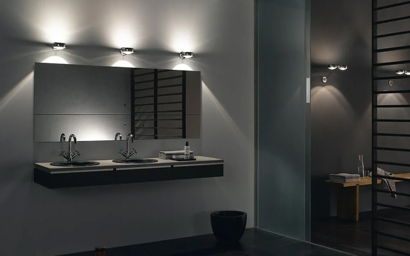 Tránh để đèn chiếu gây lóa mắt