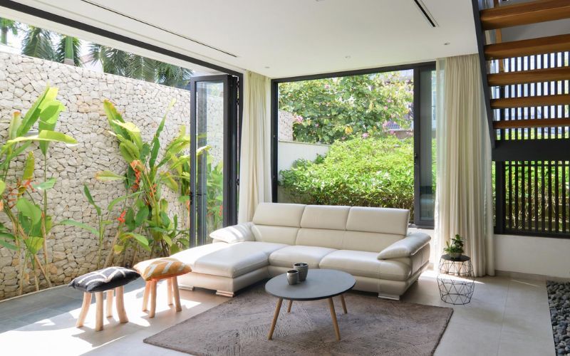 Tận dụng ánh sáng tự nhiên và gương soi cho phòng khách và phòng ngủ