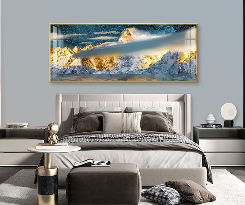 Tạo điểm nhấn trong phòng bằng các bức tranh hoặc chậu cây cảnh