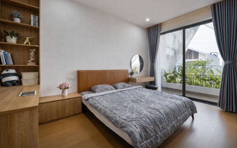 Việc liên kết phòng ngủ với ban công cũng giúp mở rộng tầm nhìn