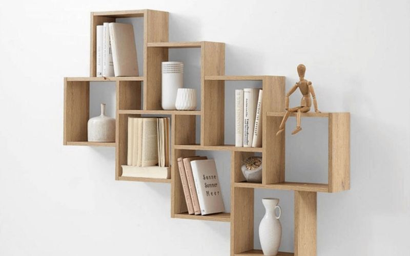 Kệ trang trí, giá sách gỗ treo tường giúp tiết kiệm không gian sàn