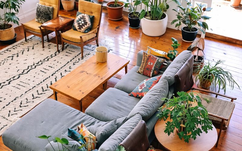 Bố trí quá nhiều đồ đạc trong nhà