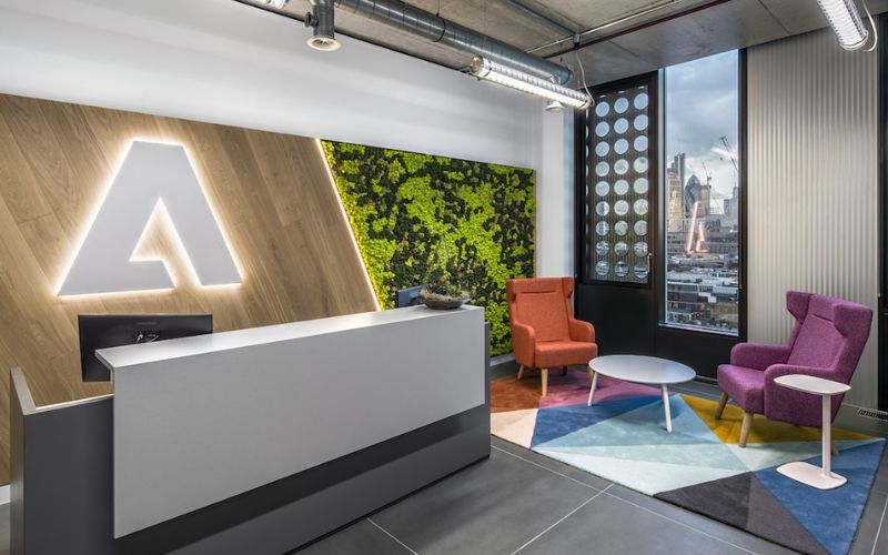 Liên hệ với Lumora để được tư vấn thiết kế nội thất văn phòng luật